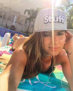 Thaís Bianca feet photo thumbnail