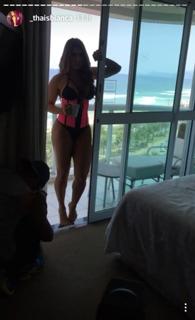 Thaís Bianca feet photo thumbnail