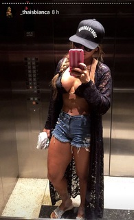 Thaís Bianca feet photo thumbnail