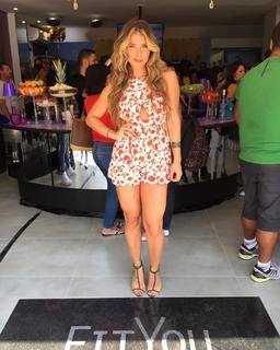 Thaís Bianca feet photo thumbnail