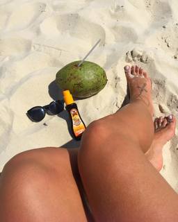 Thaís Bianca feet photo thumbnail