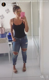 Thaís Bianca feet photo thumbnail