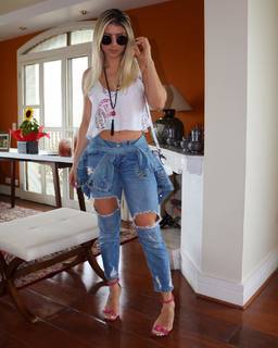 Thaís Bianca feet photo thumbnail