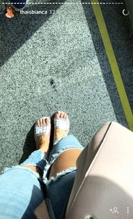 Thaís Bianca feet photo thumbnail