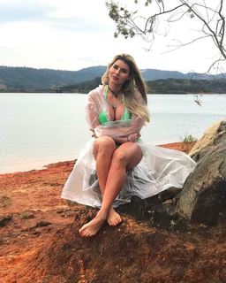 Thaís Bianca feet photo thumbnail