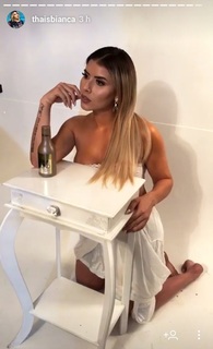 Thaís Bianca feet photo thumbnail