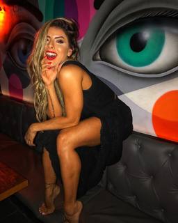 Thaís Bianca feet photo thumbnail