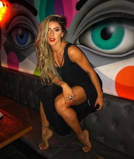 Thaís Bianca feet photo thumbnail