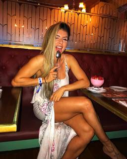 Thaís Bianca feet photo thumbnail