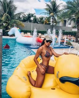 Thaís Bianca feet photo thumbnail