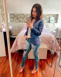 Thaís Bianca feet photo thumbnail