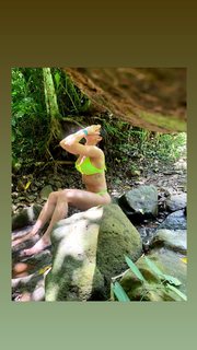 Thaís Bianca feet photo thumbnail