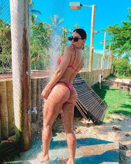 Thaís Bianca feet photo thumbnail