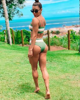 Thaís Bianca feet photo thumbnail