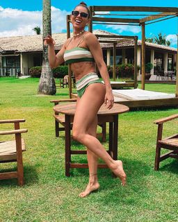 Thaís Bianca feet photo thumbnail