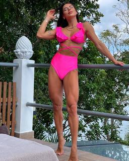 Thaís Bianca feet photo thumbnail