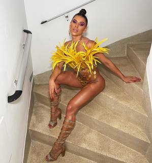 Thaís Bianca feet photo thumbnail