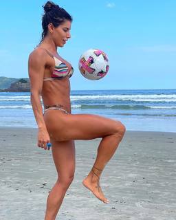 Thaís Bianca feet photo thumbnail