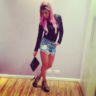 Thaís Bianca feet photo thumbnail