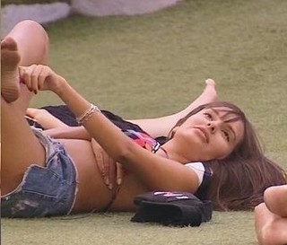 Thaís Braz feet photo 5