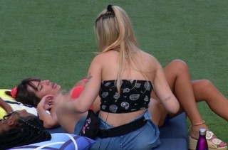 Thaís Braz feet photo 1