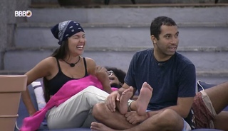 Thaís Braz feet photo 9