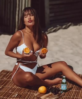 Thaís Braz feet photo 12