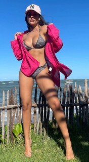 Thaís Braz feet photo 12