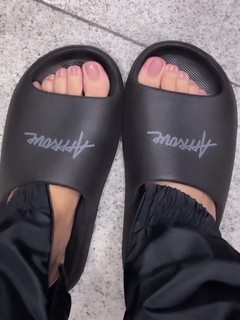 Thaís Braz feet photo 10