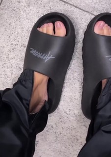 Thaís Braz feet photo 9