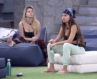 Thaís Braz feet photo 2