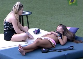 Thaís Braz feet photo 8