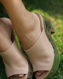 Thaís Braz feet photo 1