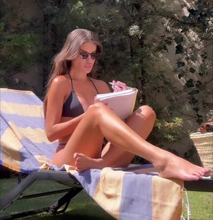 Thaís Braz feet photo 16