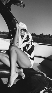 Thaís Braz feet photo 6