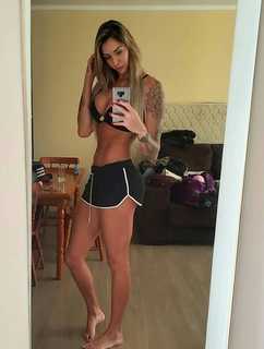 Thaísa Menezes feet photo 3