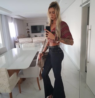 Thaísa Menezes feet photo 16