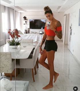 Thaísa Menezes feet photo 9