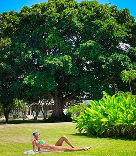 Thaísa Menezes feet photo 6