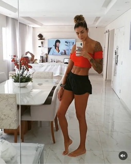 Thaísa Menezes feet photo 12