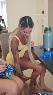 Thaísa Menezes feet photo 11