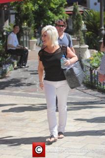 Theresa Caputo feet photo 5