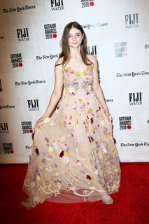 Thomasin McKenzie feet photo thumbnail