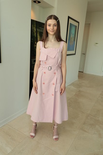 Thomasin McKenzie feet photo thumbnail