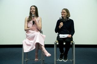 Thomasin McKenzie feet photo thumbnail