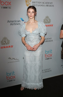 Thomasin McKenzie feet photo thumbnail