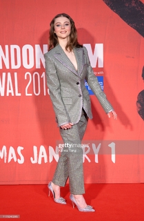 Thomasin McKenzie feet photo thumbnail