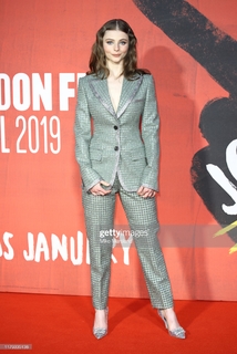 Thomasin McKenzie feet photo thumbnail