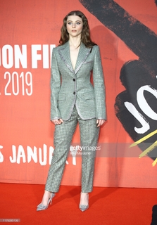 Thomasin McKenzie feet photo thumbnail