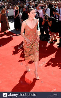 Thomasin McKenzie feet photo thumbnail